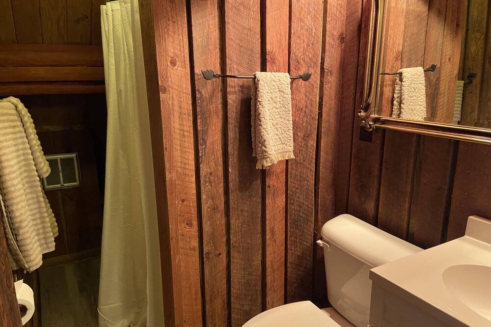 Photo of Bathroom in Drasco