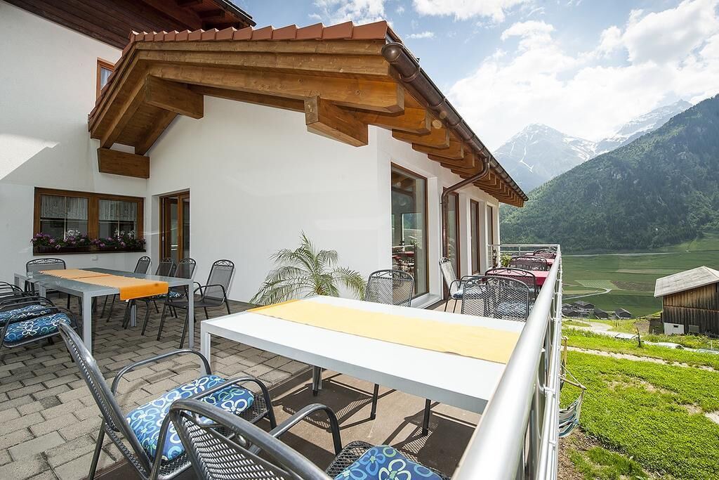 Photo of Patio Balcony in Medel