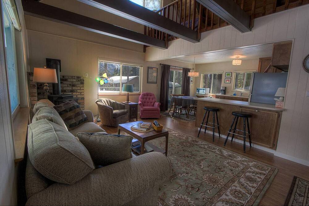 Photo of Livingroom in Country Club Estates