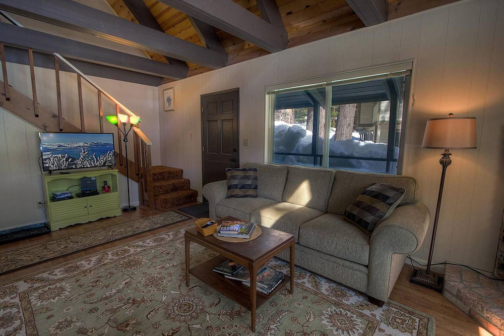 Photo of Livingroom in Country Club Estates