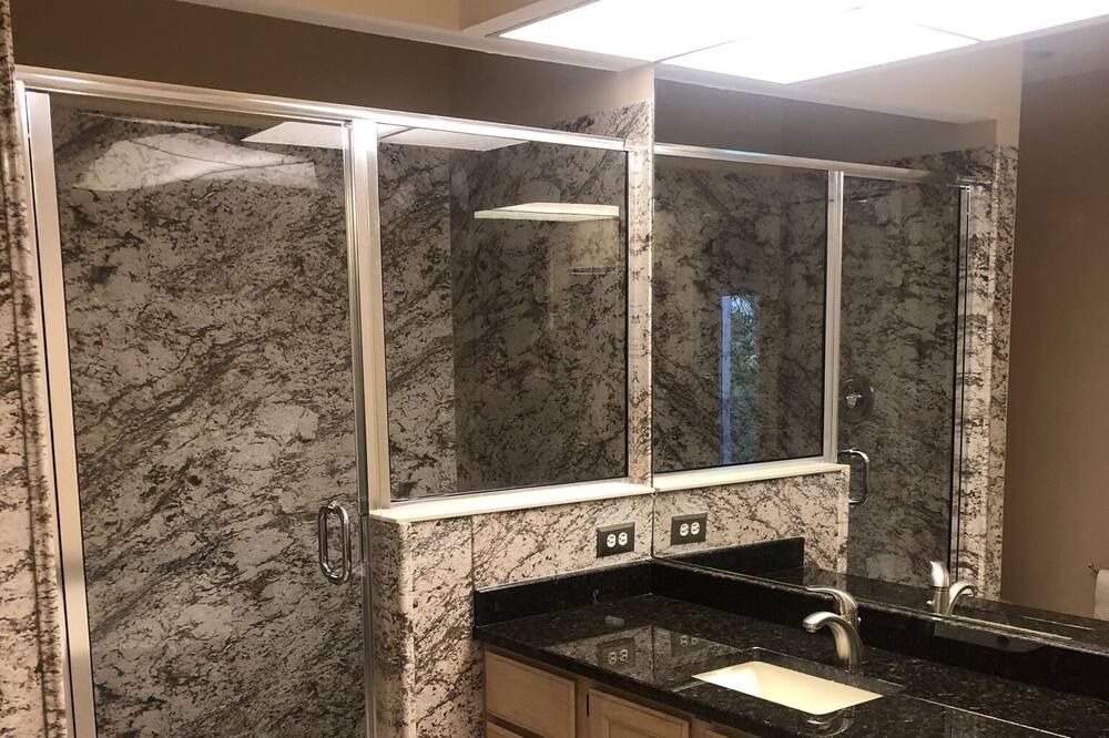 Photo of Bathroom in Kings Lake