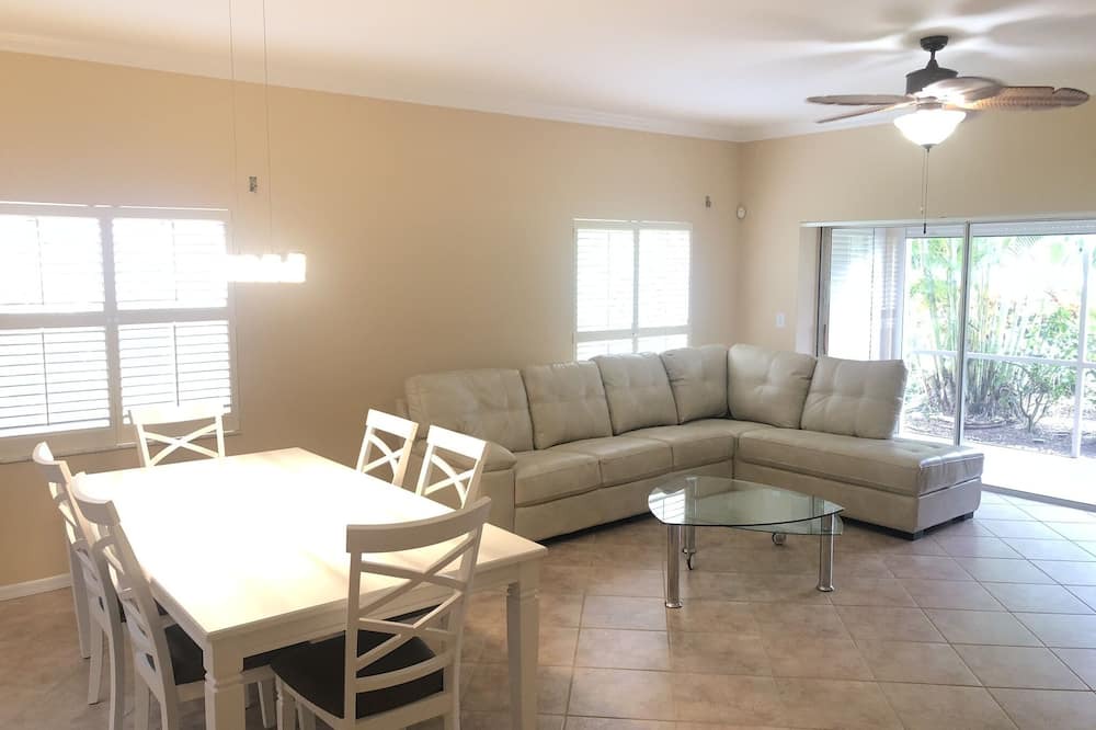 Photo of Livingroom in Kings Lake
