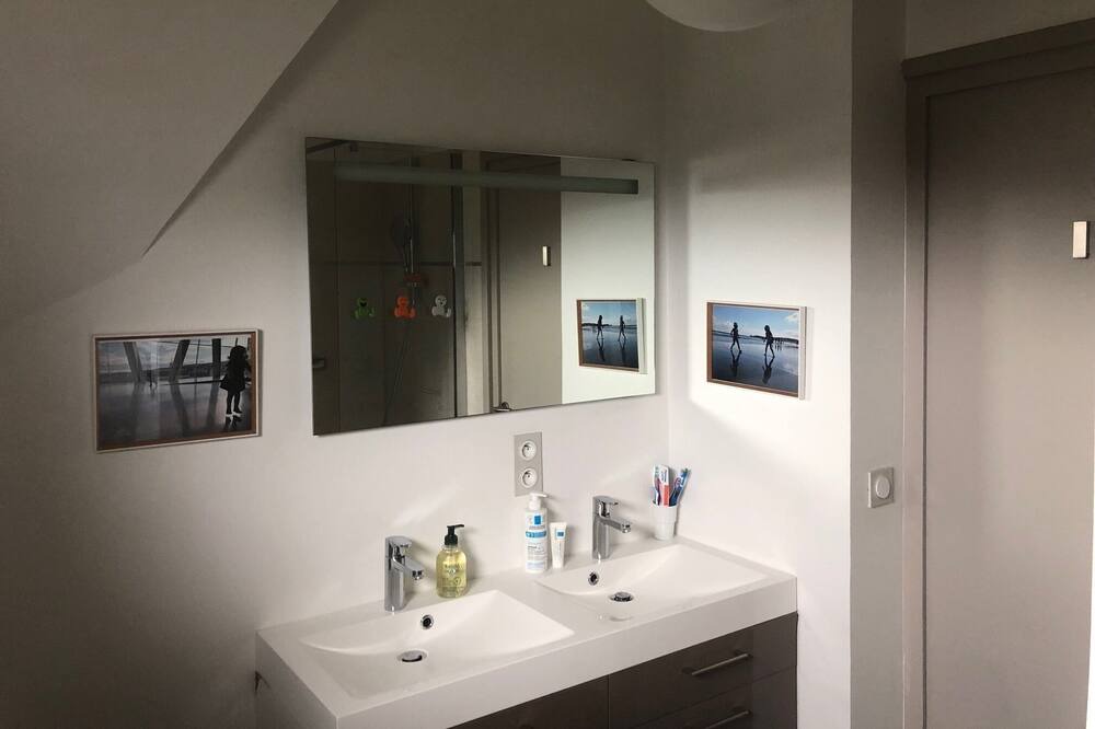 Photo of Bathroom in Veyrier-du-Lac