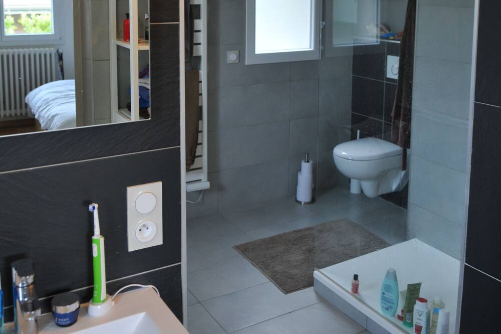 Photo of Bathroom in Veyrier-du-Lac