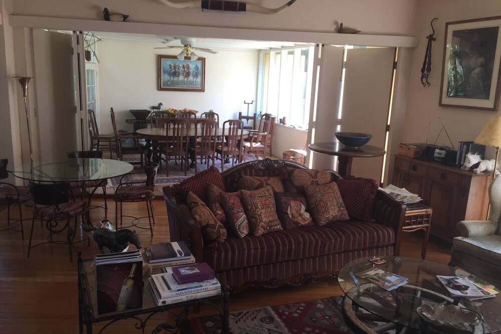 Photo of Livingroom in St. Helena