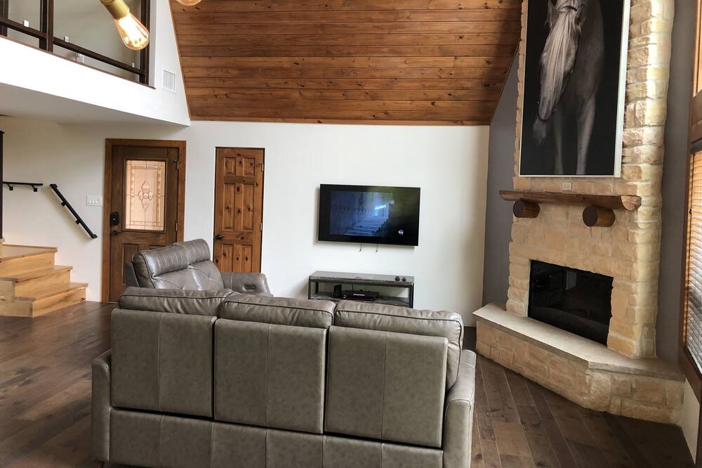 Photo of Livingroom in Whispering Hills