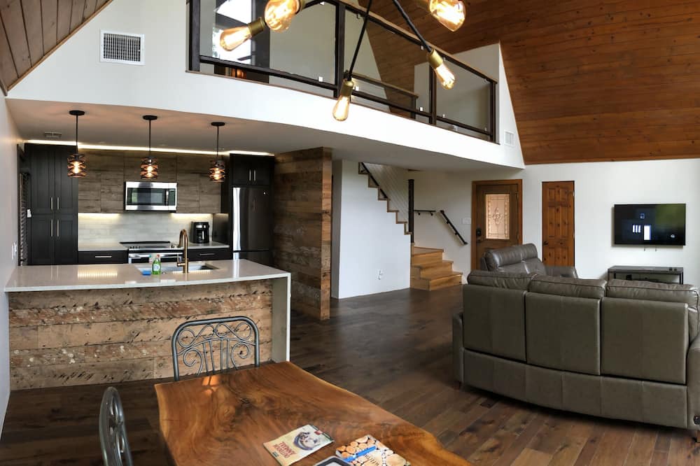 Photo of Livingroom in Whispering Hills