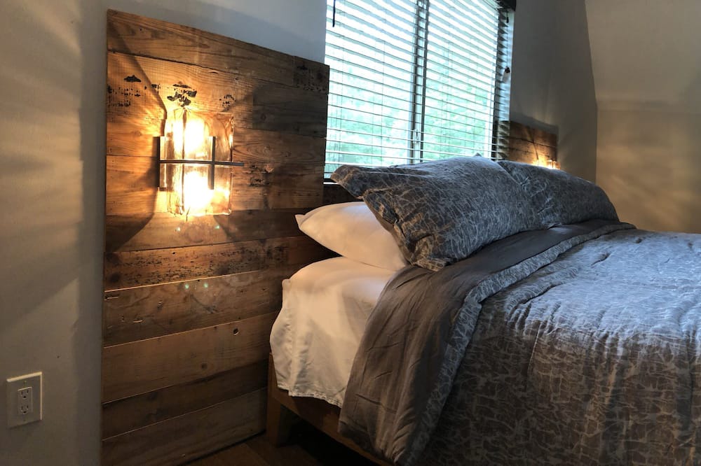 Photo of Bedroom in Whispering Hills