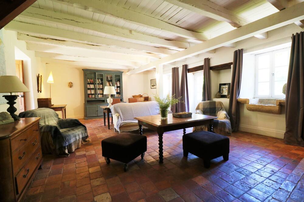 Photo of Livingroom in Mazeyrolles