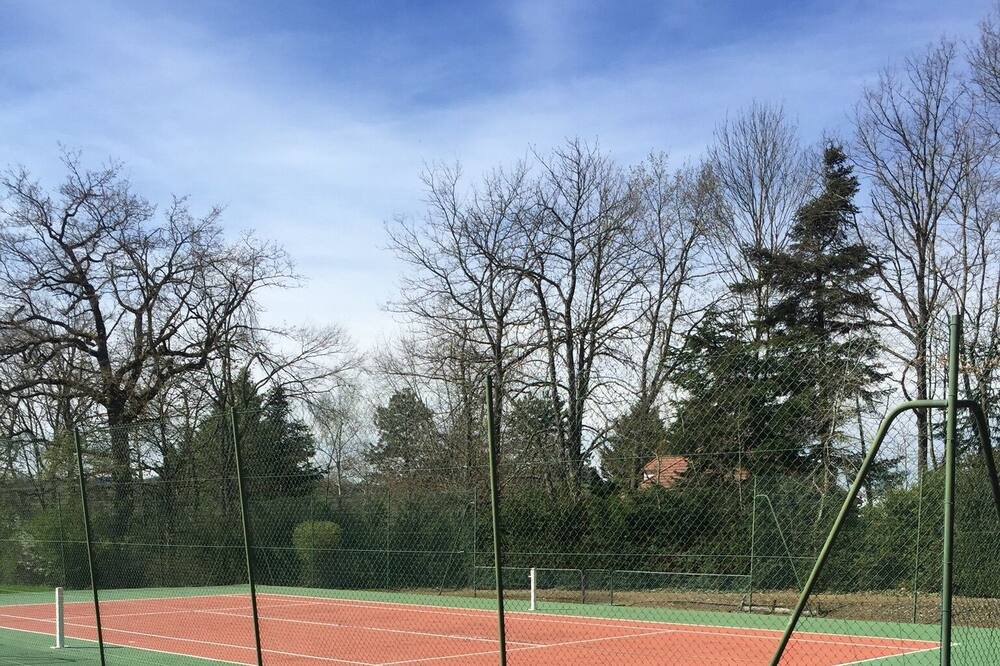 Photo of Others in Le Donjon