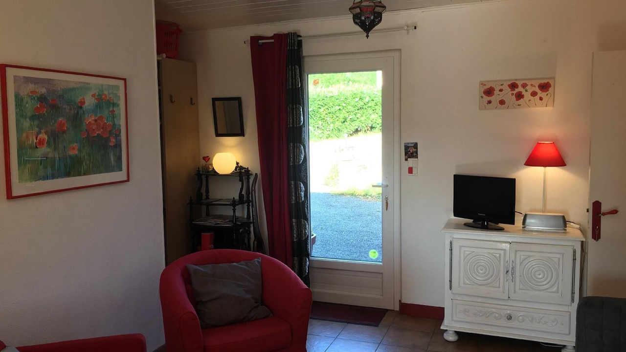 Photo of Livingroom in Saint-Laurent-de-Terregatte