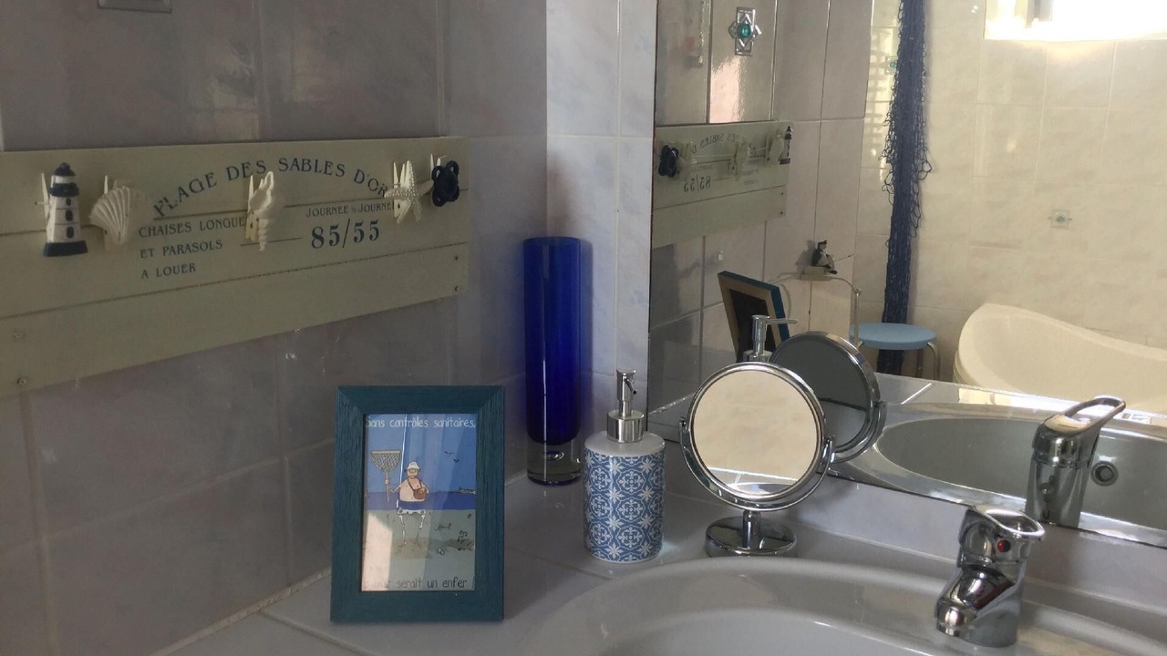 Photo of Bathroom in Saint-Laurent-de-Terregatte