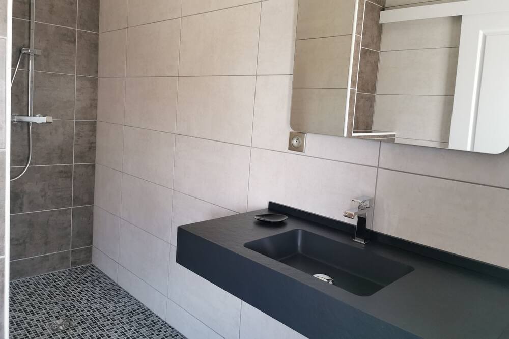 Photo of Bathroom in Paulhan