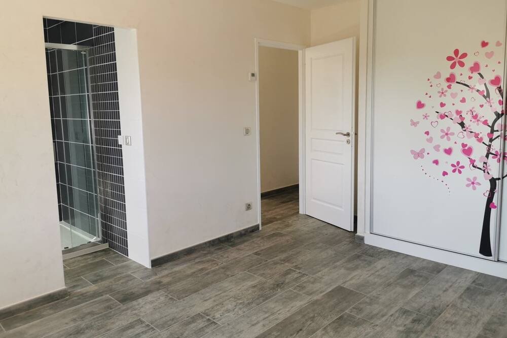 Photo of Bedroom in Paulhan