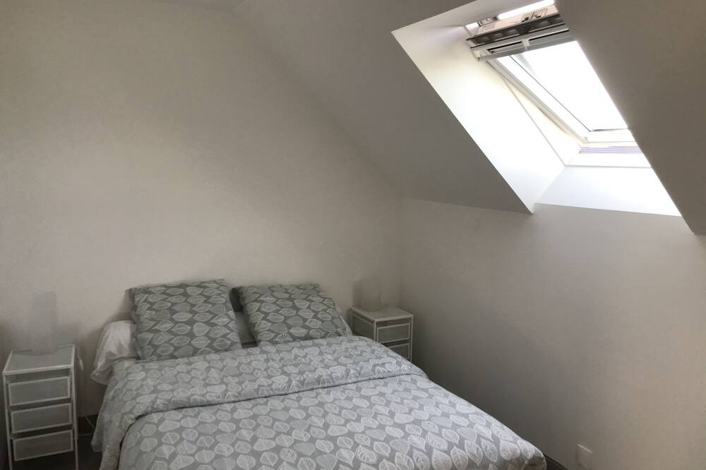 Photo of Bedroom in Ablon