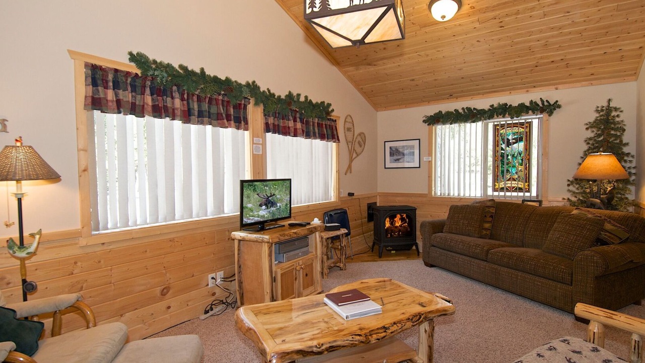 Photo of Livingroom in Island Park