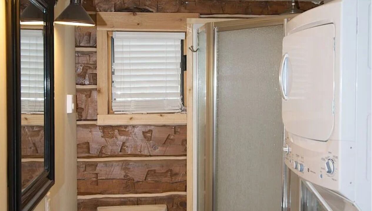 Photo of Bathroom in Island Park