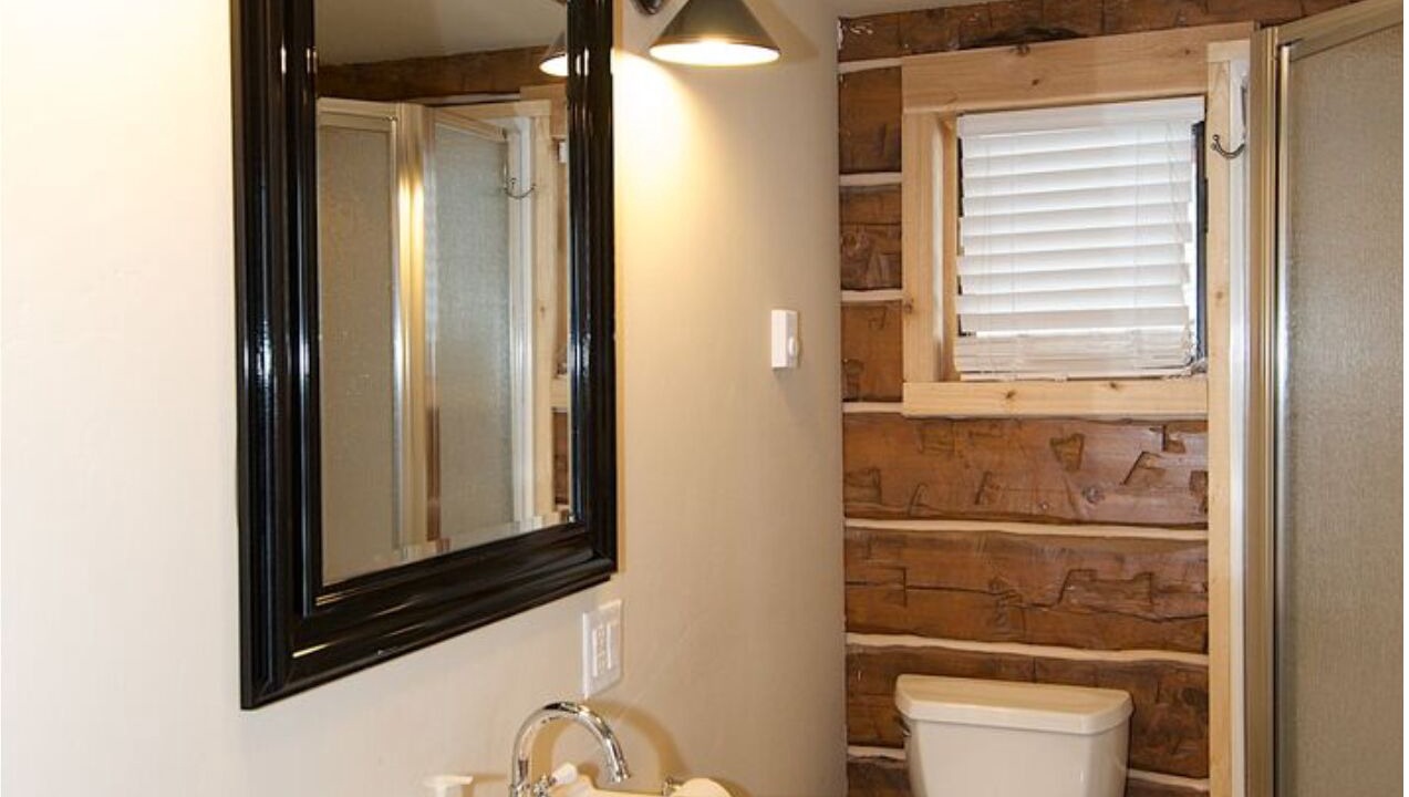 Photo of Bathroom in Island Park