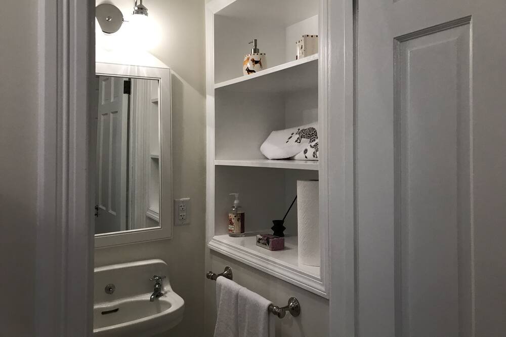 Photo of Bedroom in Utica