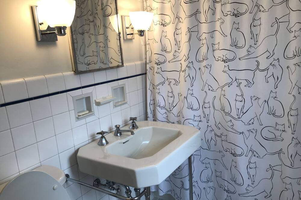 Photo of Bathroom in Utica