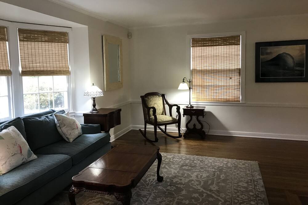 Photo of Livingroom in Utica