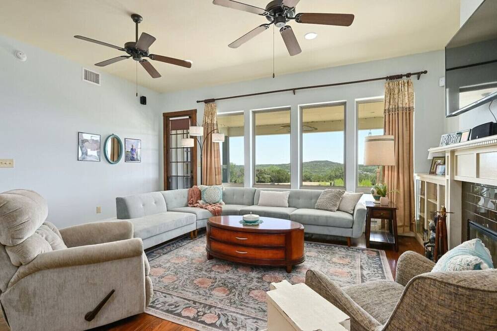 Photo of Livingroom in Briarcliff