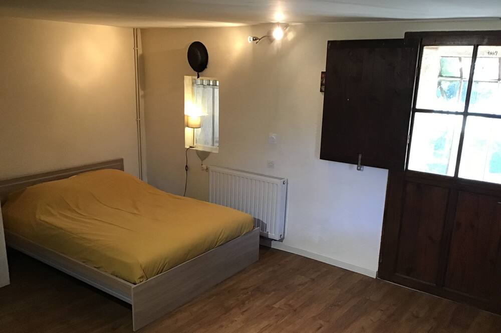 Photo of Bedroom in Loriol-du-Comtat