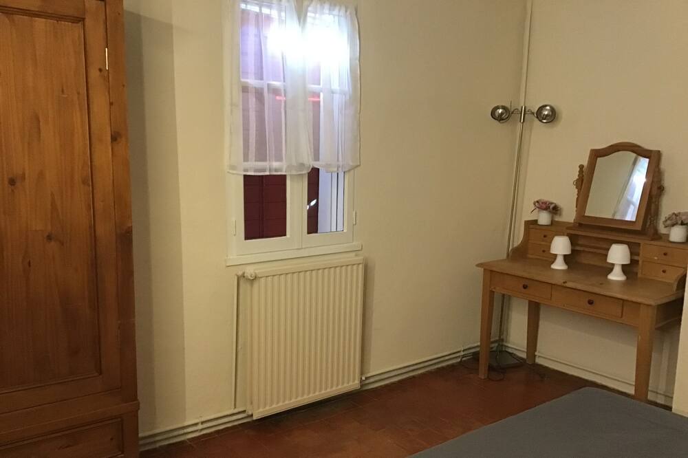 Photo of Bedroom in Loriol-du-Comtat