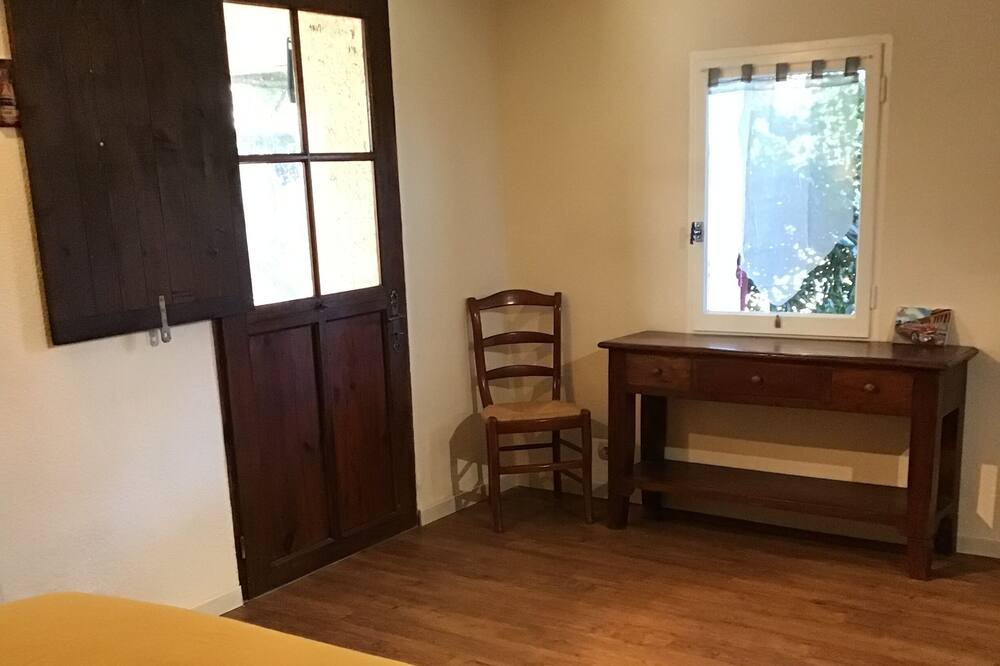 Photo of Bedroom in Loriol-du-Comtat