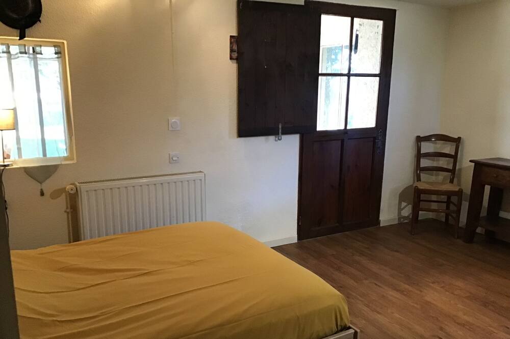 Photo of Bedroom in Loriol-du-Comtat