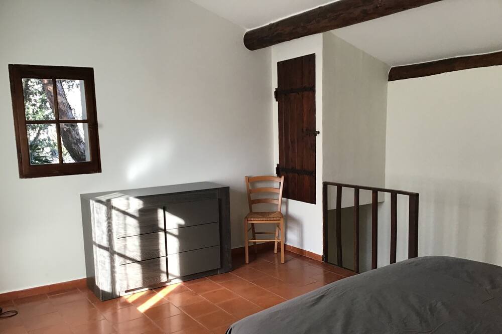 Photo of Bedroom in Loriol-du-Comtat