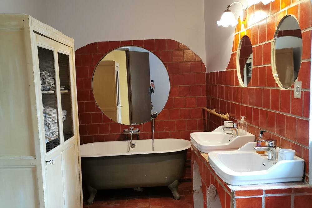Photo of Bathroom in Loriol-du-Comtat