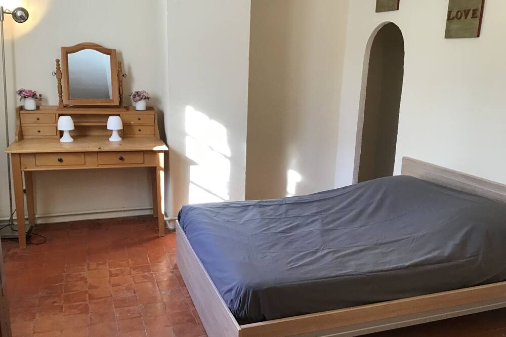Photo of Bedroom in Loriol-du-Comtat