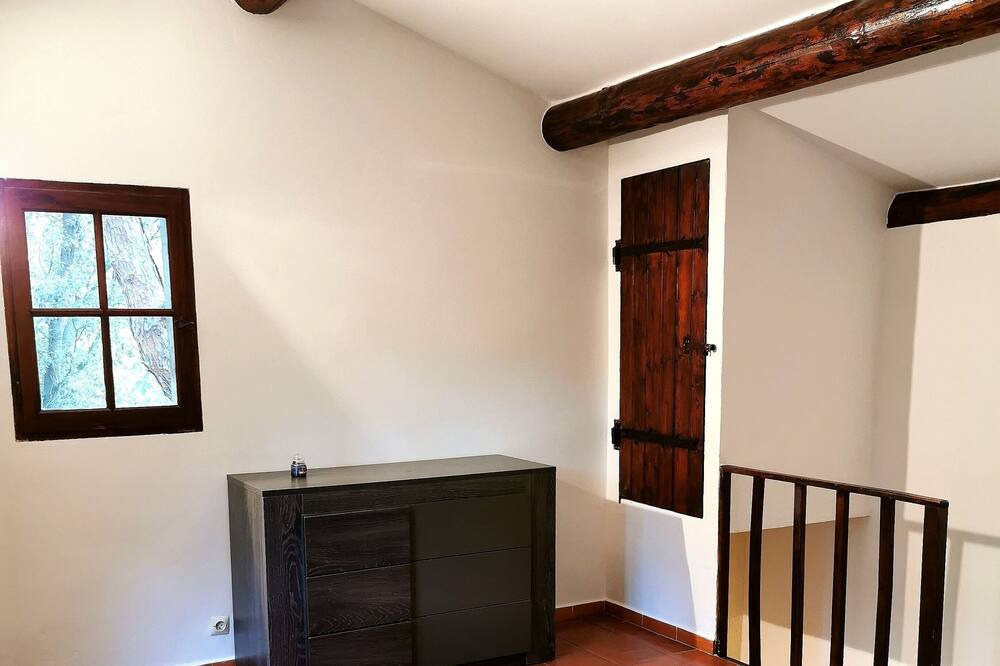 Photo of Bedroom in Loriol-du-Comtat