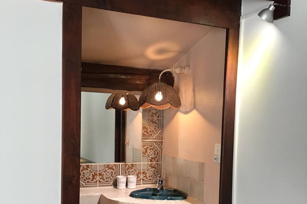 Photo of Bathroom in Loriol-du-Comtat