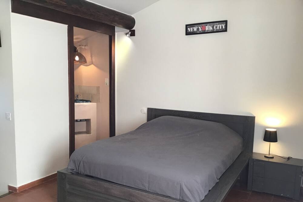 Photo of Bedroom in Loriol-du-Comtat