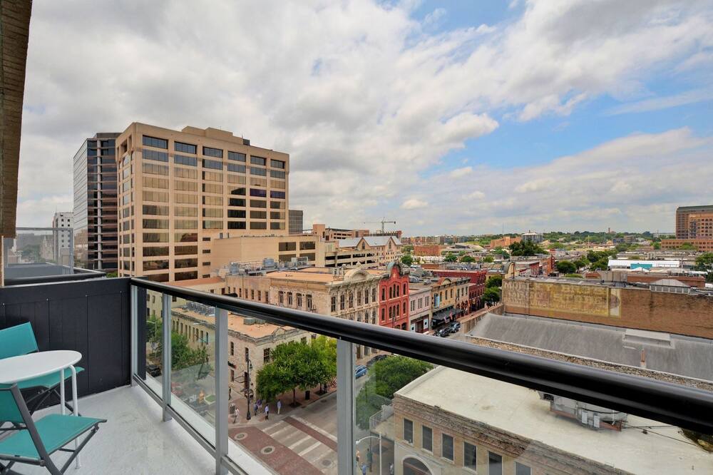 Photo of Patio Balcony in Warehouse District