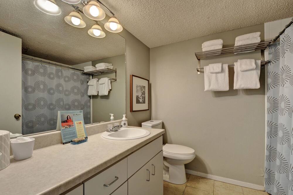 Photo of Bathroom in Warehouse District