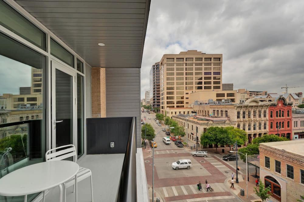 Photo of Patio Balcony in Civic District