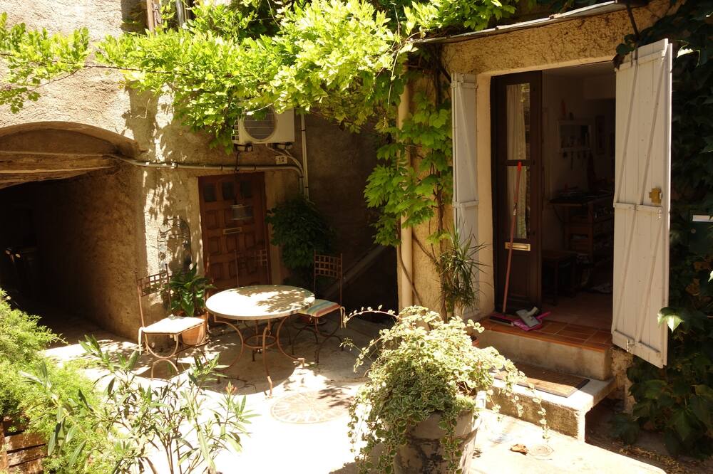 Photo of Patio Balcony in Magalas