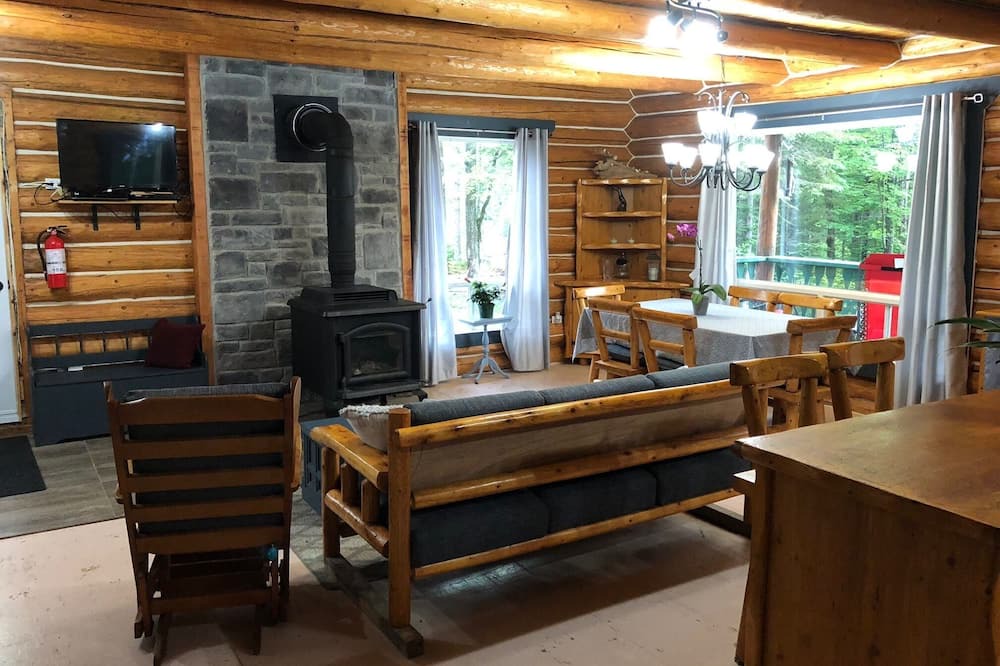 Photo of Livingroom in Leslie-Clapham-et-Huddersfield