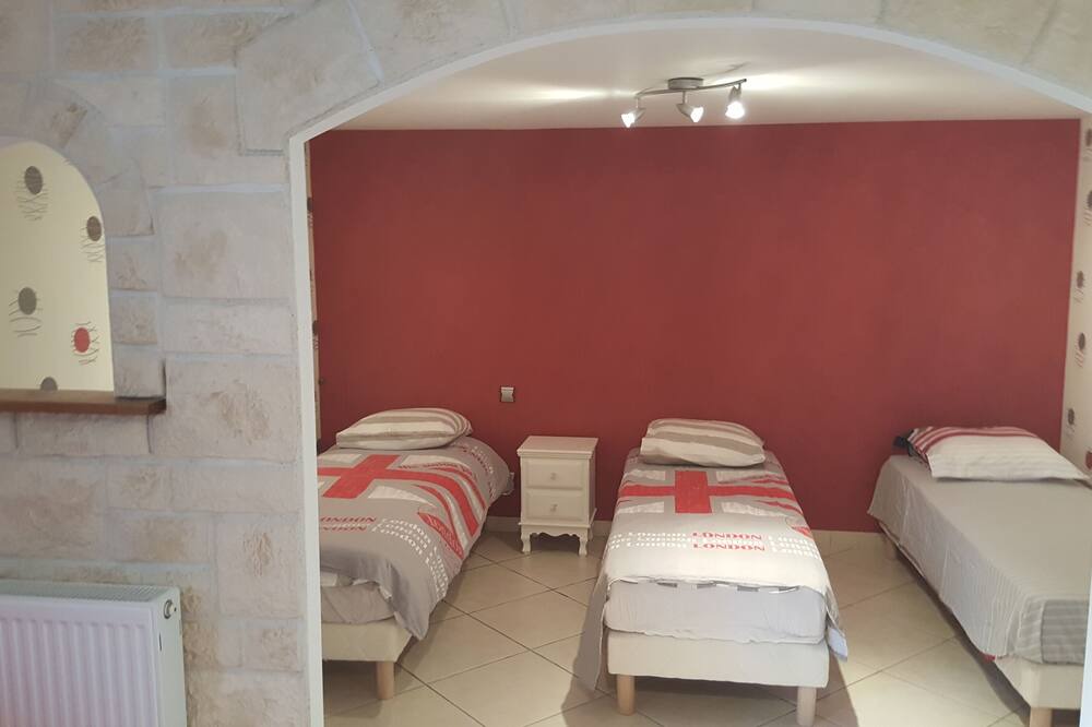 Photo of Bedroom in Beaune-les-Mines