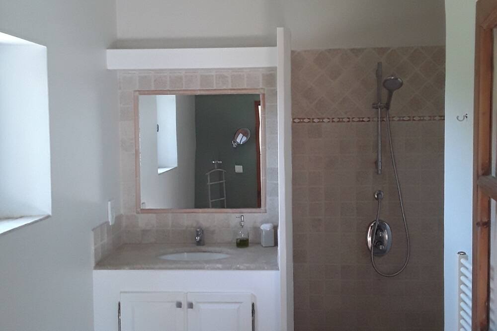 Photo of Bathroom in Gard Rhodanien