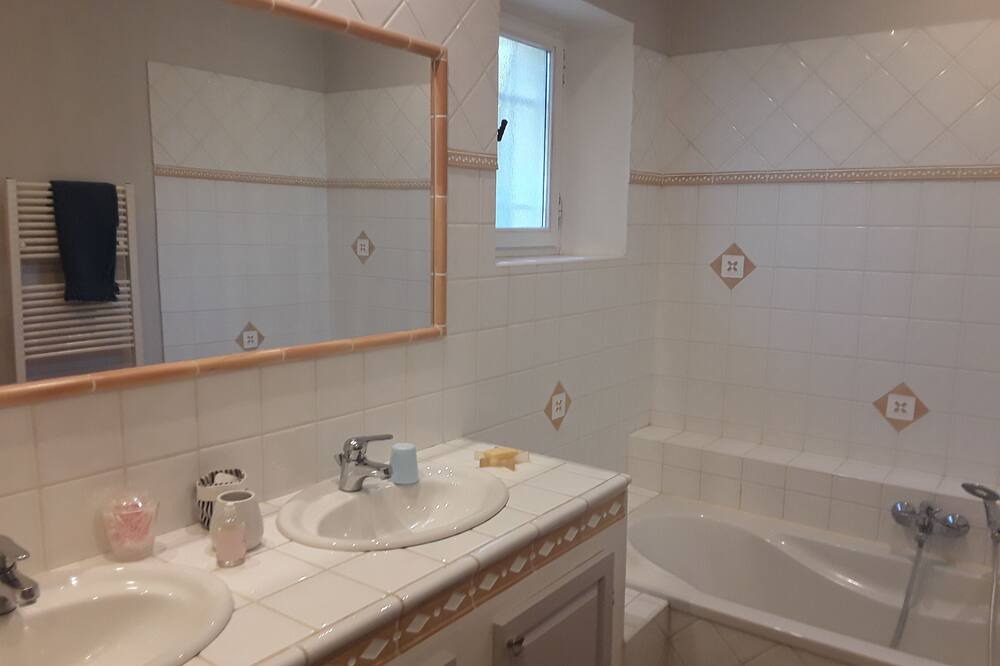 Photo of Bathroom in Gard Rhodanien