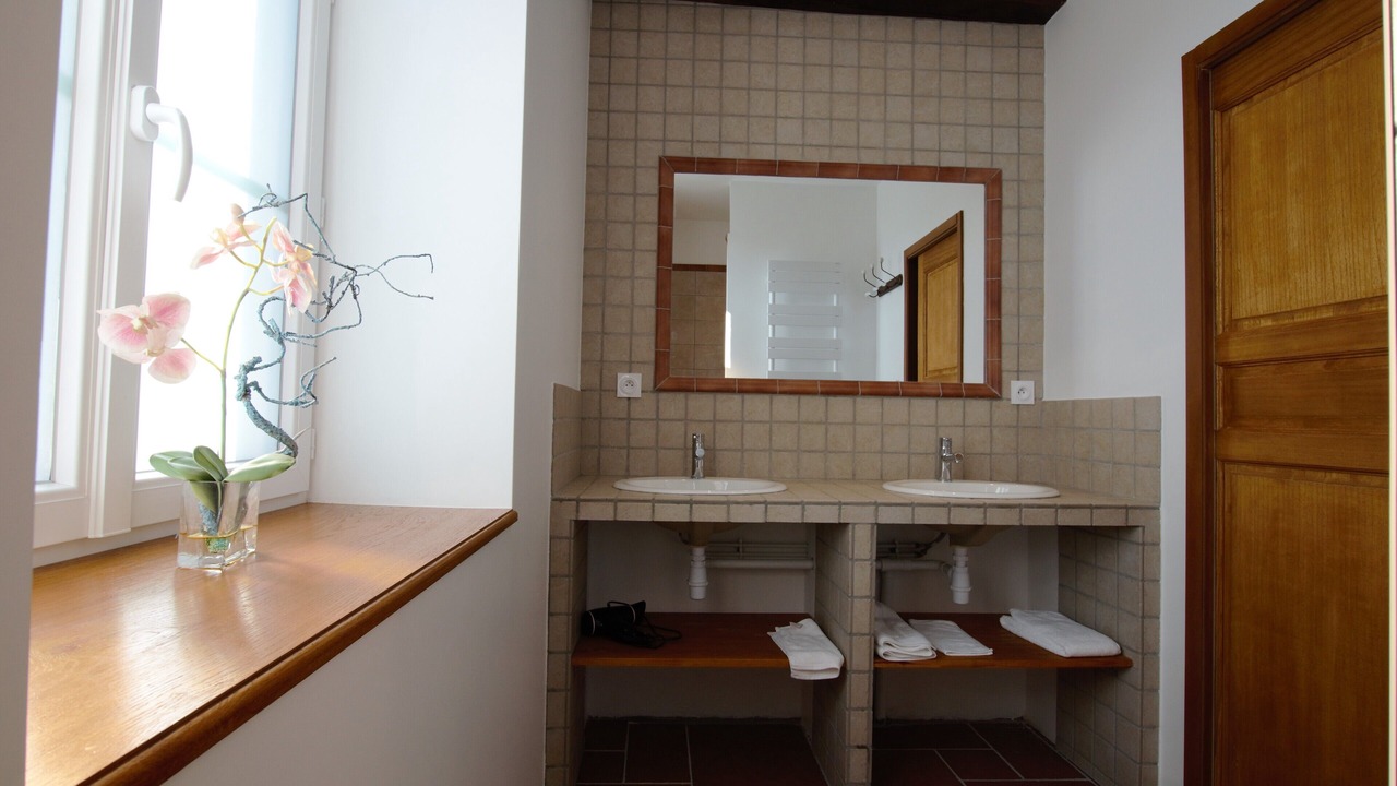 Photo of Others in Avallon