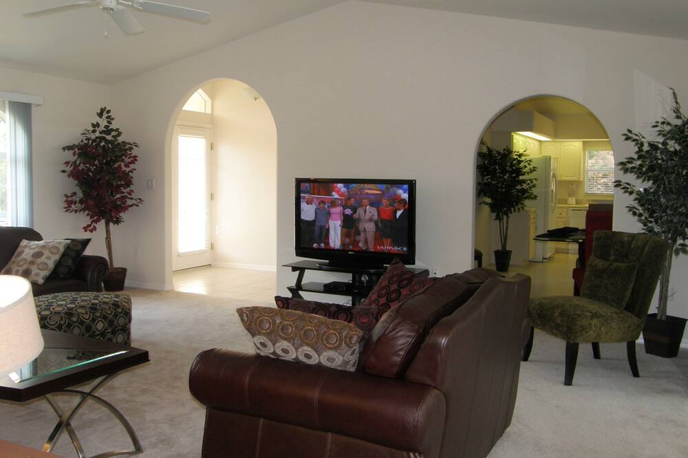 Photo of Bedroom in Pine Valley