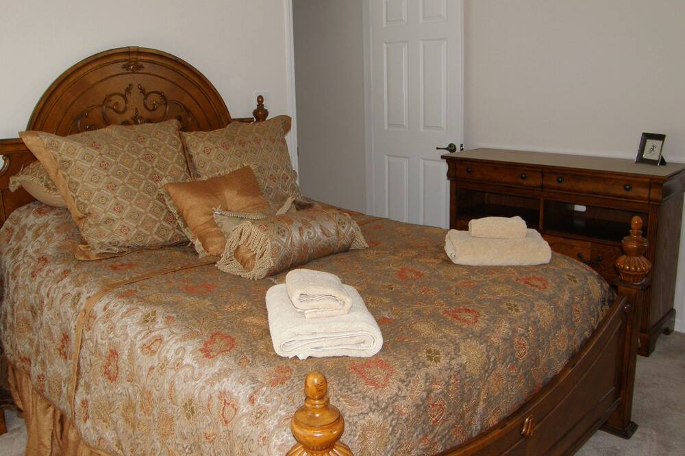 Photo of Bedroom in Pine Valley