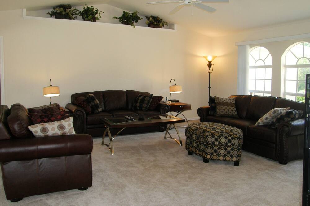 Photo of Livingroom in Pine Valley