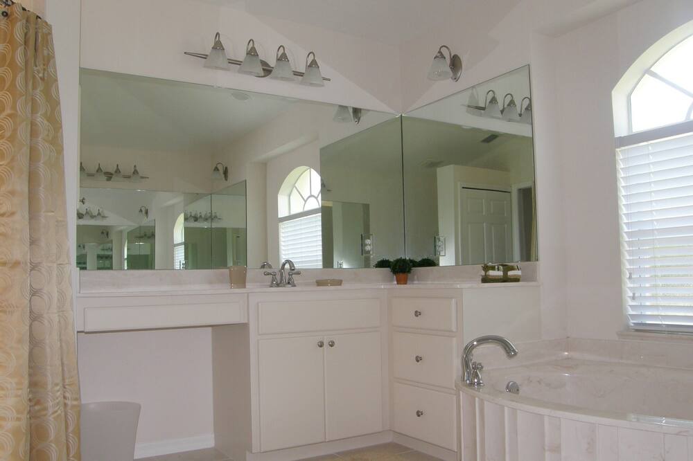 Photo of Bathroom in Pine Valley