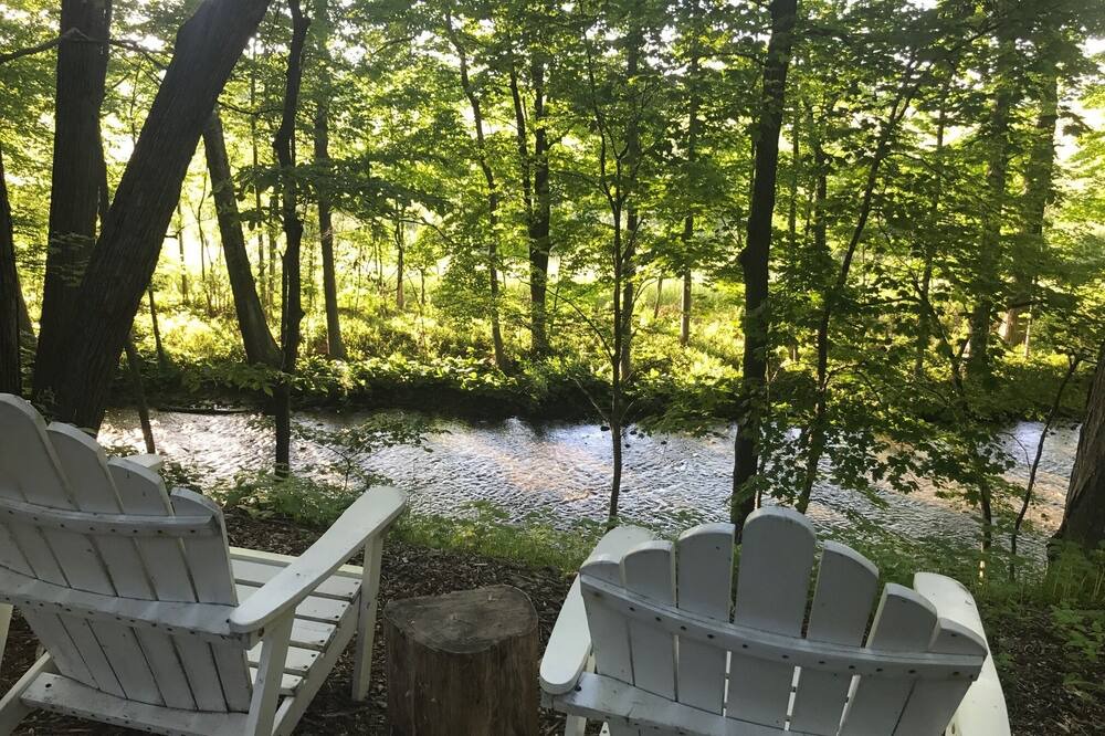 Photo of Others in Hollowville